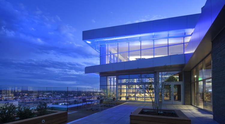 Architectural Facade Lighting Solutions for Commercial, High-Rise, and Landmark Buildings